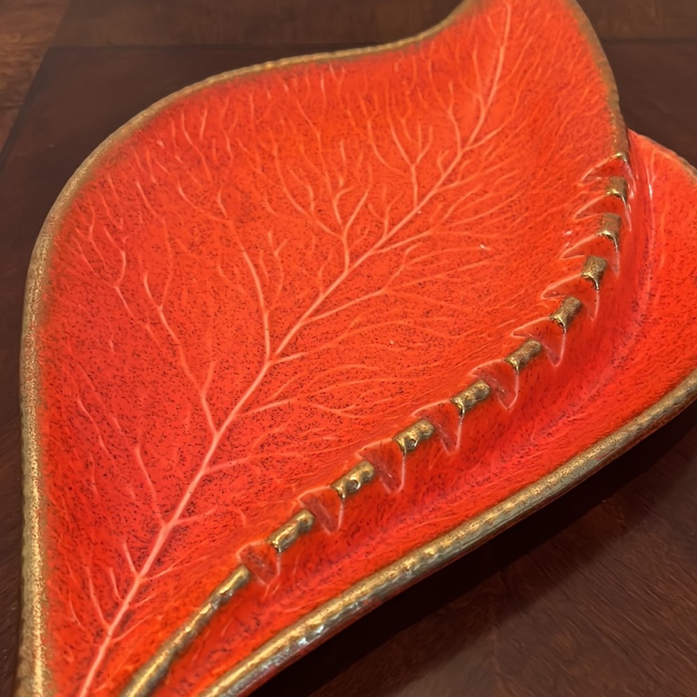 Vintage MCM Orange Leaf Shape Ashtray With Gold Flecks - Picture 3 of 9